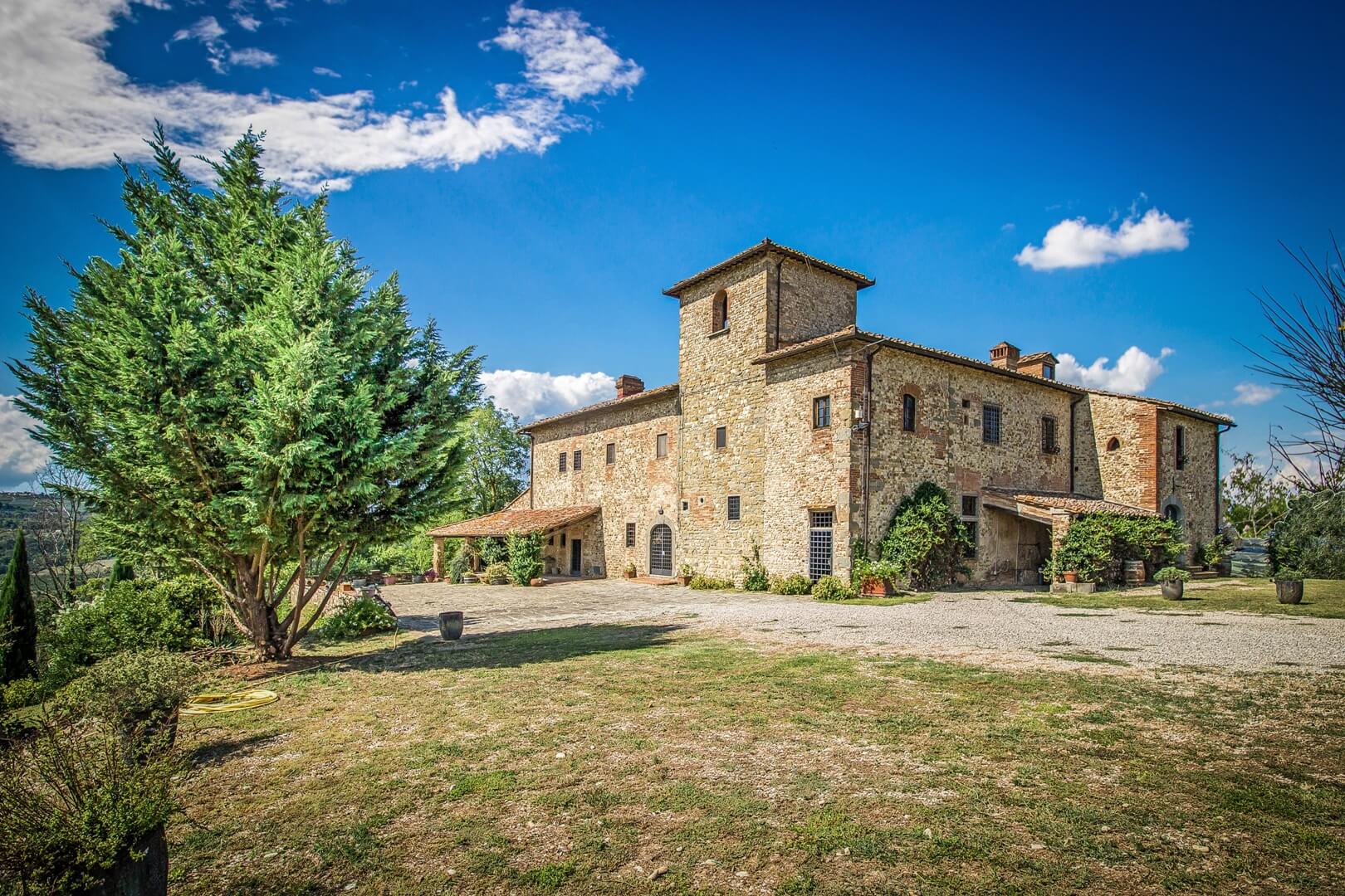 HISTORIC REAL ESTATES AND ANTIQUE HOMES FOR SALE IN ITALY